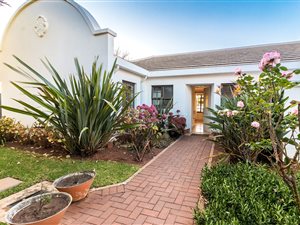 2 Bed Simplex in Waterkloof Ridge