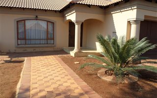 3 Bedroom House in Nylpark