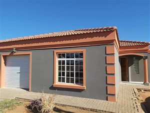 3 Bed House in Mandela View
