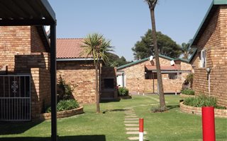 3 Bedroom Townhouse in Grobler Park