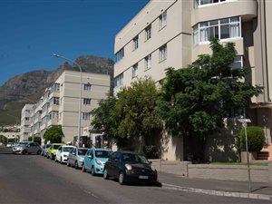 2 Bed Apartment in Zonnebloem
