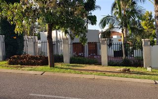3 Bedroom House in Waterkloof Glen