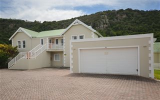 4 Bedroom Apartment in River Club