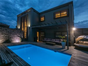 4 Bed House in Sheffield Beach