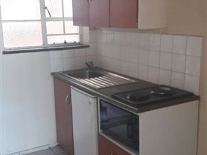 Bachelor apartment in Brixton