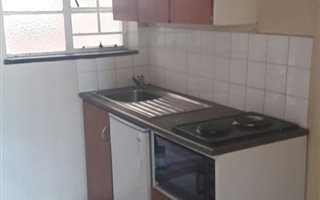 Bachelor apartment in Brixton