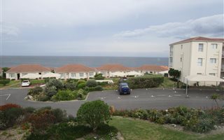 3 Bedroom Apartment in Hermanus Beach Club
