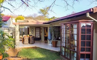 3 Bedroom House in Mill Hill