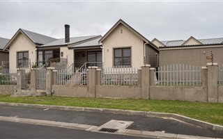3 Bedroom Townhouse in Protea Heights