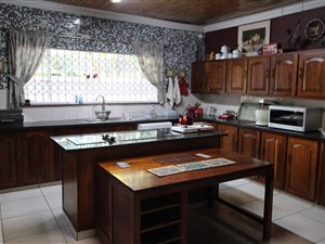 5 Bed House in Queenswood