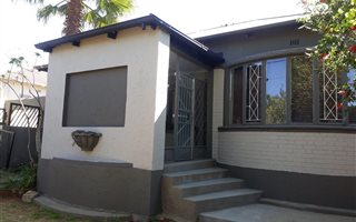 2 Bedroom House in Roodepoort North