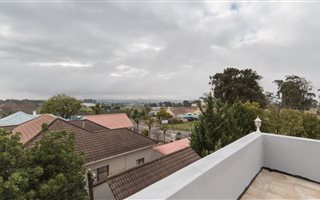 2 Bedroom Penthouse in Durbanville Central