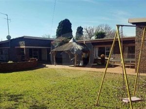 6 Bed House in Libradene