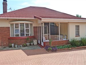 3 Bed House in Kensington