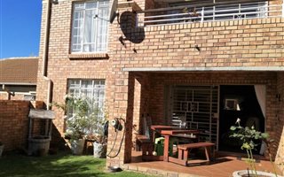 3 Bedroom Townhouse in Moreleta Park