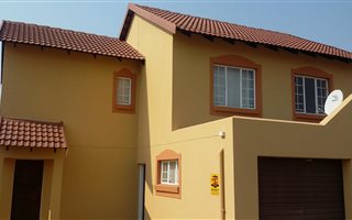 2 Bedroom Townhouse in Bergsig