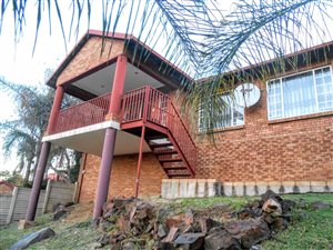 3 Bed Townhouse in Waterkloof Heights