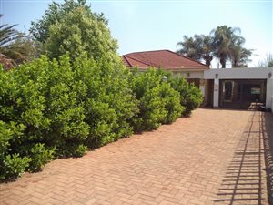4 Bed House in Selection Park
