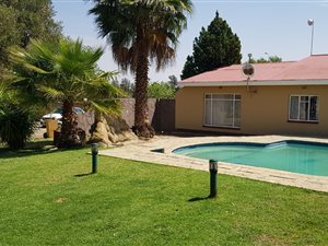 3 Bed House in Roosheuwel