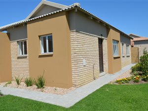 3 Bed Townhouse in Hansmoeskraal