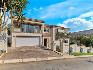 4 Bed House in Ruimsig Country Estate