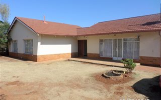 5 Bedroom House in Oberholzer