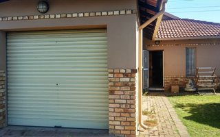 3 Bedroom House in Waterval East