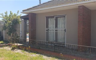 7 Bedroom House in Lotus River