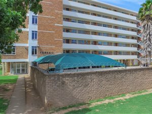 2 Bed Apartment in Jansendal