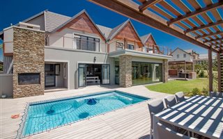 4 Bedroom House in Cotswold Downs Estate