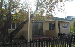 8 Bedroom Townhouse in Egerton