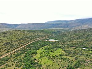 853 ha Farm in Graaff Reinet