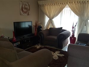 2 Bed Apartment in Mooikloof Ridge