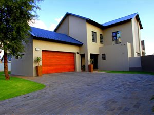 5 Bed House in The Hills