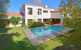 4 Bedroom House in Cedar Lakes