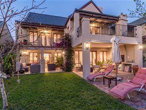3 Bed House in Devonvale Golf & Wine Estate