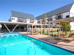 3 Bed Apartment in Paardevlei