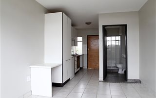 Bachelor apartment in Hillcrest