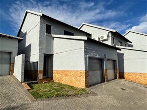 3 Bed Apartment in Halfway House
