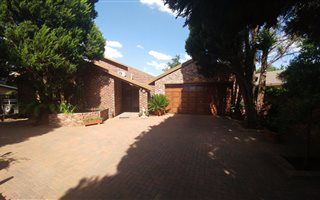 4 Bedroom House in Kanoniers Park