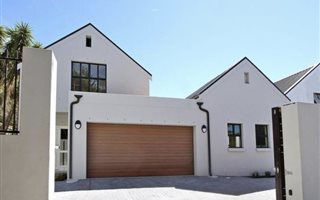 4 Bedroom House in Constantia