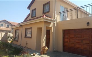 4 Bedroom House in Waterkloof