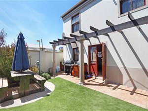 2 Bed House in Kirstenhof