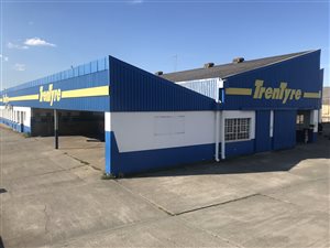 1700 m² Commercial space in Gately