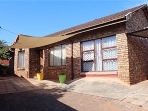 4 Bed House in Kingsview