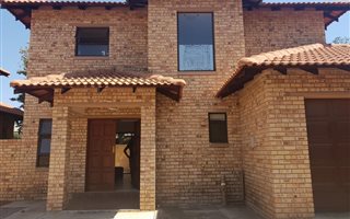 3 Bedroom Apartment in Flamwood