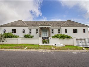 5 Bed House in Scott Estate