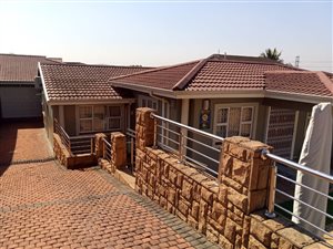 4 Bed House in Shallcross