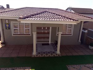 4 Bed House in Shallcross