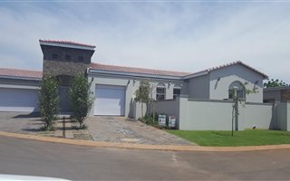 3 Bedroom House in Midstream Ridge Estate